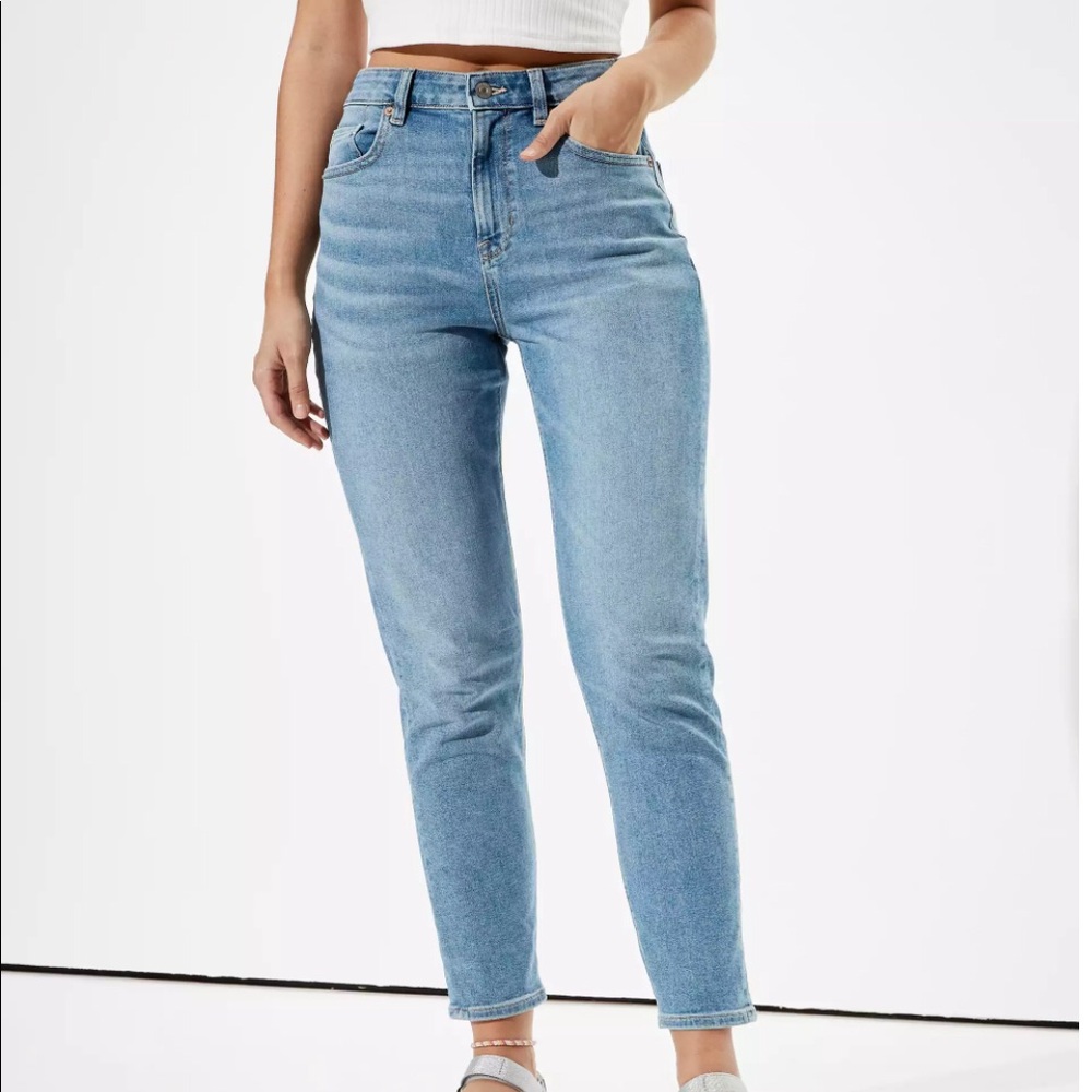 AMERICAN EAGLE Curvy Mom Jeans